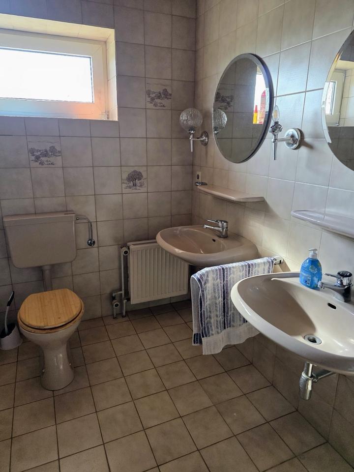 Großes Wohnhaus in schöner ländlicher Umgebung