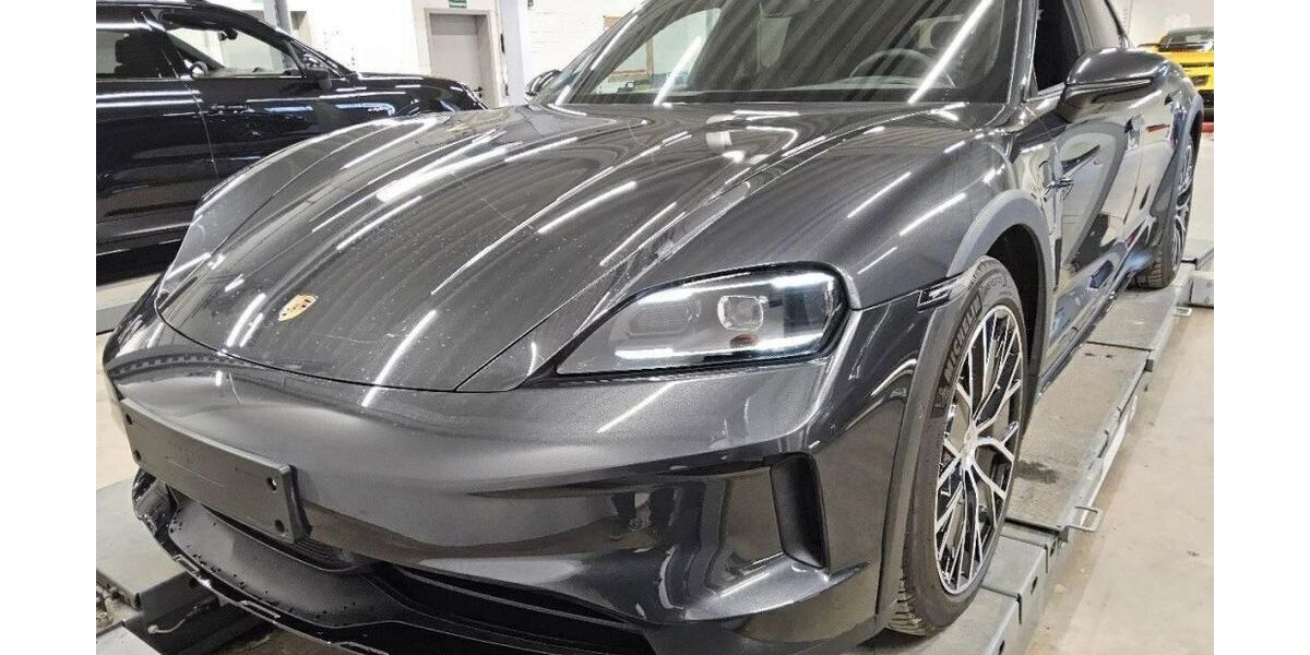 Porsche Taycan 21.950 km 81.888 &euro; Stuttgart 70499