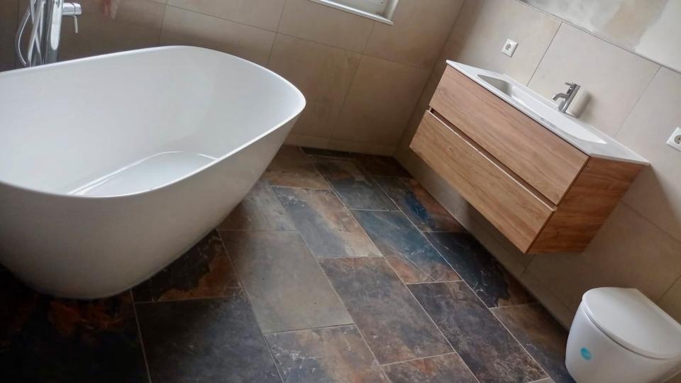 PRIVATVERKAUFNEUBAU EINFAMILIENHAUS 4 zimmer