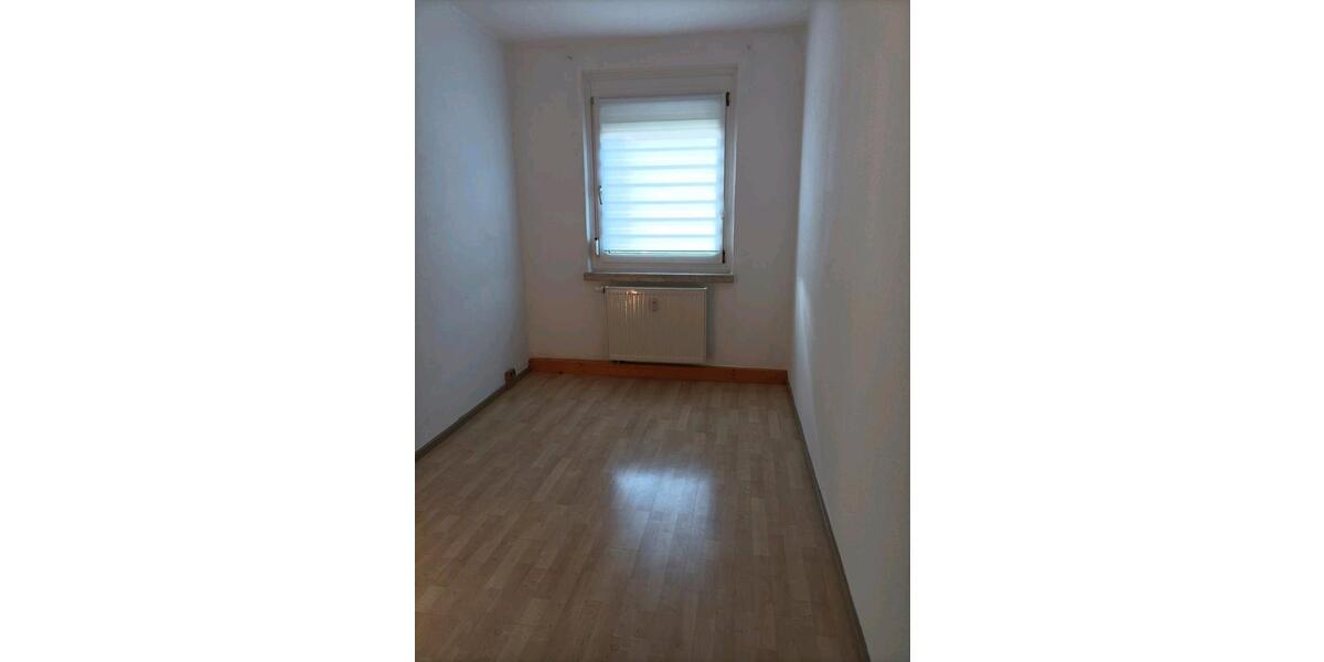 Erdgeschoßwohnung Weischlitz - 3 Zimmer, 69 m&sup2;, 56.000&euro; | Angebot:26522960