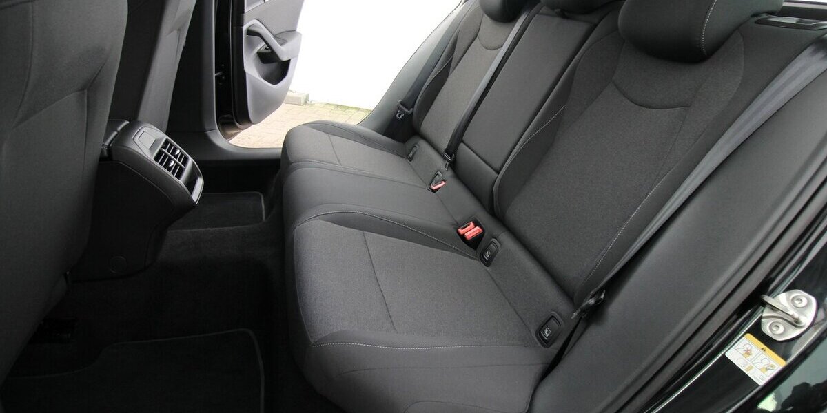 VW Passat Variant 1.5 eTSI 7-DSG LED+KAMERA+WINTER 35.987 km 26.900 &euro; Hagenow 19230