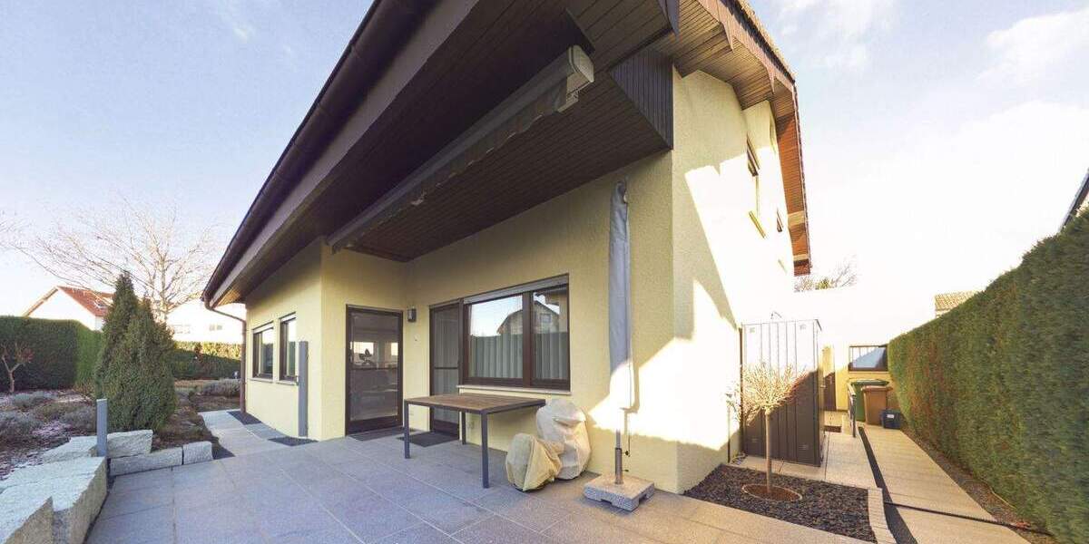 Großzügiges Ein- bis Zweifamilienhaus in massiver Bauweise mit Sauna, Garten und Doppelgarage 7 zimmer