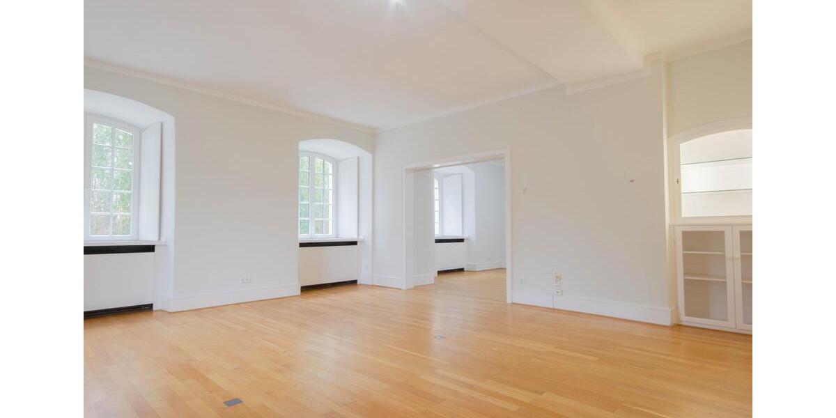 Villa Arnsberg Holzen - 10 Zimmer, 280 m&sup2;, 2.250&euro; | Angebot:26644784