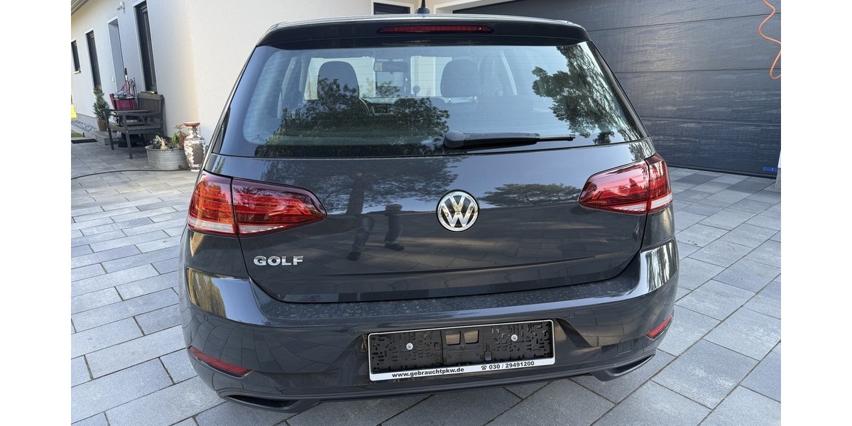 VW Golf VII Lim. Scheckh. Trendline BMT/Start-Stopp 69.950 km 13.300 &euro; Berlin 10247