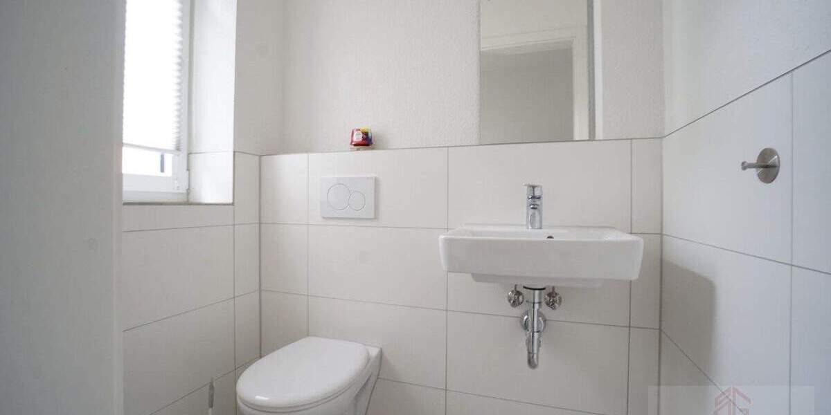 IMMOBILIEN GUMNIOR präsentiert: neuwertige Doppelhaushälfte in Emsbüren mit Garten und Carport 4 zimmer