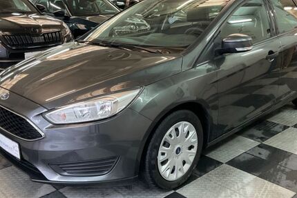 Ford Focus 71.507 km 7.999 € Hamburg 22087