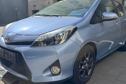 Toyota Yaris 133.500 km 7.499 &euro; Munchen 85540