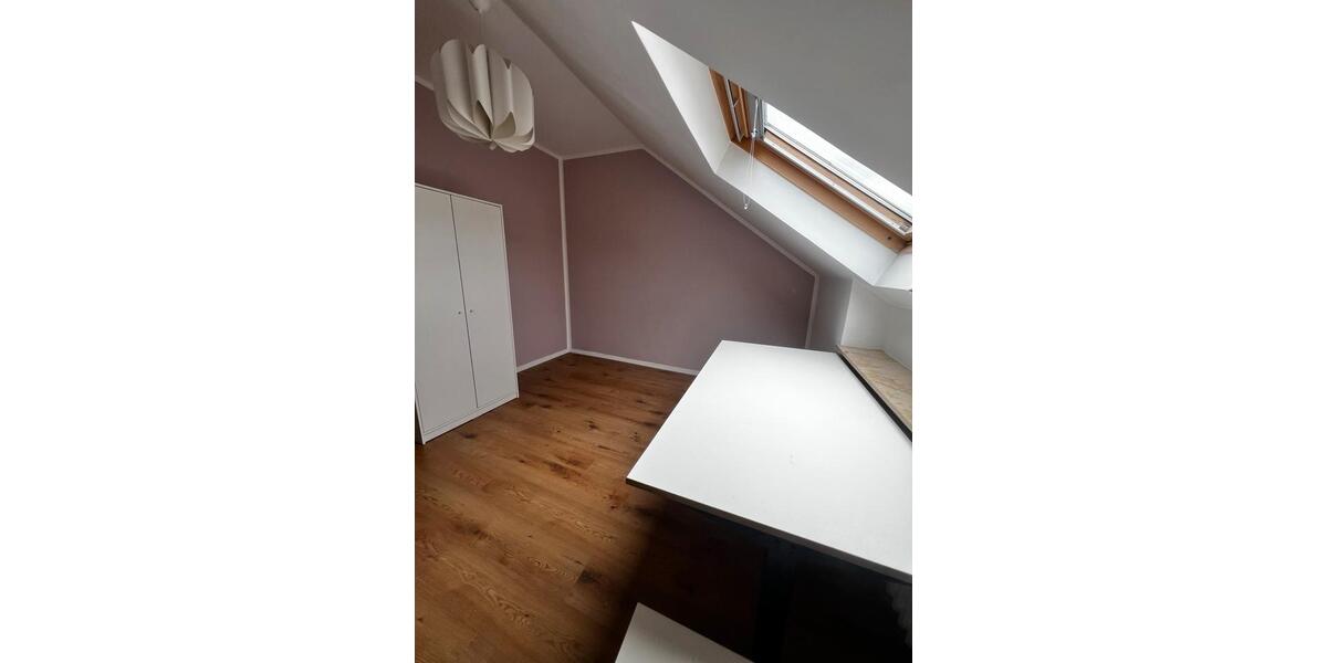 Dachgeschoßwohnung Kaufungen - 4 Zimmer, 100 m&sup2;, 990&euro; | Angebot:26165151