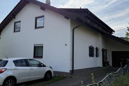 Gepflegtes Zweifamilienhaus mit Garten zu verkaufen 8 zimmer