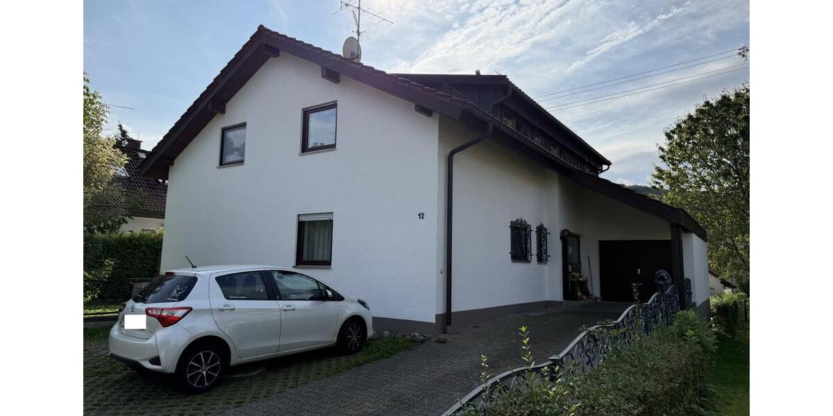 Gepflegtes Zweifamilienhaus mit Garten zu verkaufen 8 zimmer