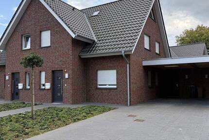 IMMOBILIEN GUMNIOR präsentiert: neuwertige Doppelhaushälfte in Emsbüren mit Garten und Carport 4 zimmer