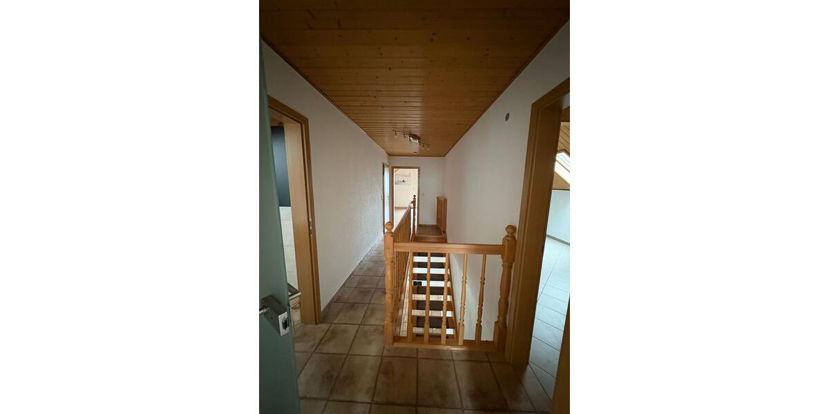 Einfamilienhaus Bad Salzungen - 8 Zimmer, 186 m&sup2;, 299.000&euro; | Angebot:25806627