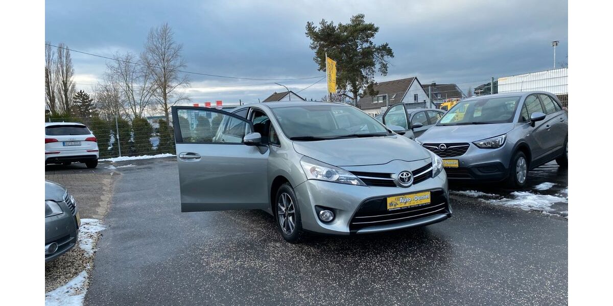 Toyota Verso 196.000 km 5.500 &euro; Bonn 53227