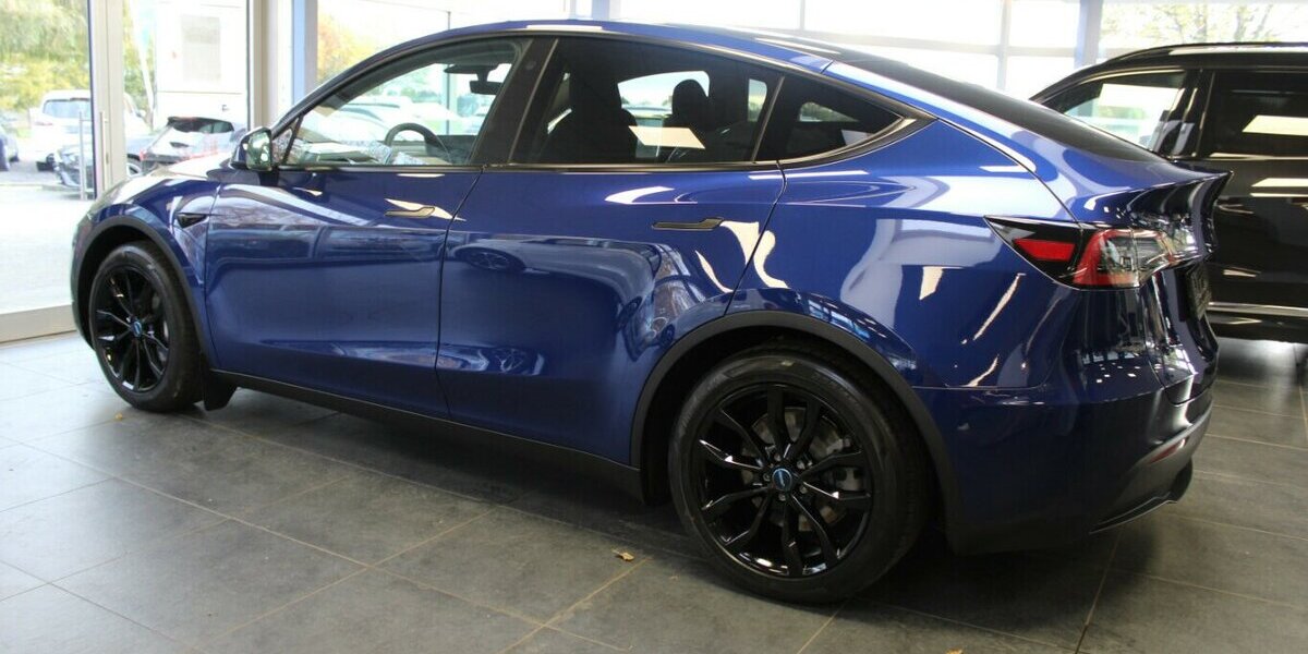 Tesla Model Y RWD 33.530 km 32.980 &euro; Euskirchen 53881