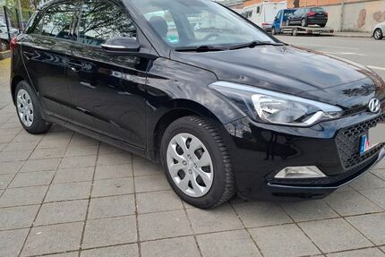Hyundai i20 43.950 km 9.450 &euro; Nürnberg 90441