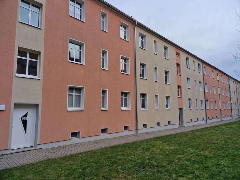 Wohnung zum Mieten in Halle 280 € 33 m²