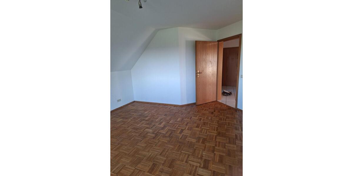 Dachgeschoßwohnung Wörrstadt - 2.5 Zimmer, 85 m&sup2;, 850&euro; | Angebot:26649221