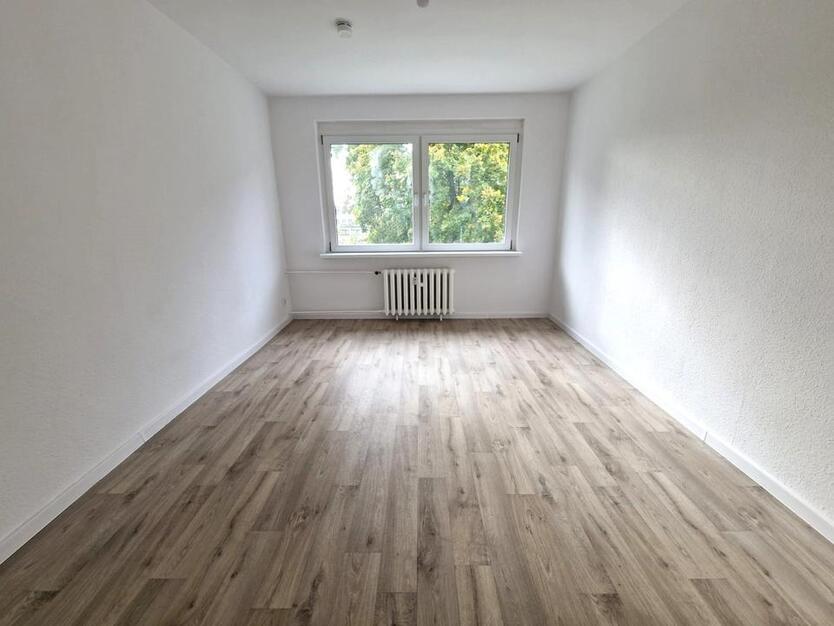 4-Zimmer-Wohnung im 2. Obergeschoss nach Renovierung zu vermieten zimmer