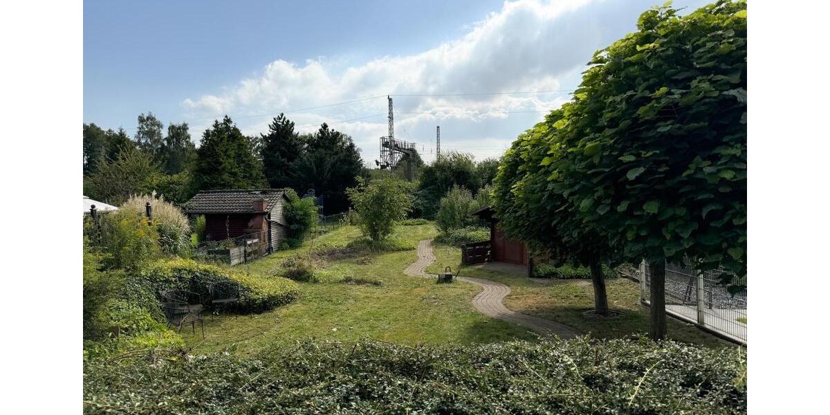 Charmante Mehrfamilien-Doppelhaushälfte mit Keller | Saniert 7 zimmer