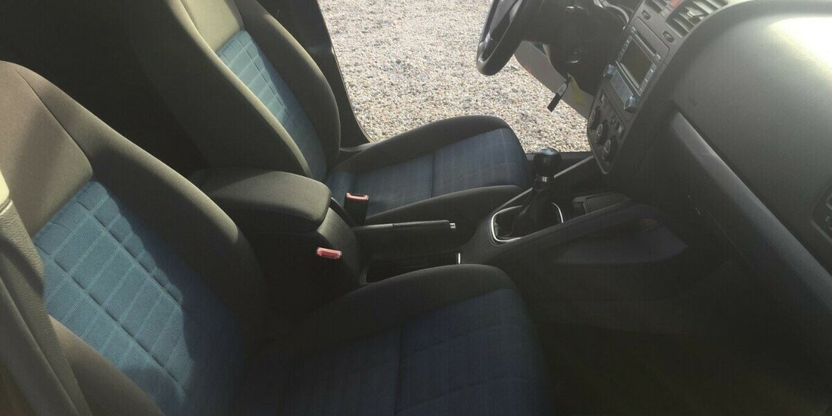 VW Golf Tour Edition,el.SD..Klima,Sitzheiz.,Tüv Neu! 200.000 km 2.999 &euro; Himmelkron 95502