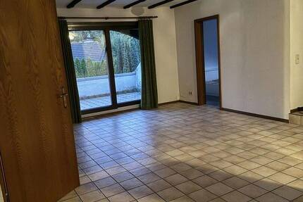 Lichtdurchflutete Wohnung in Zweifamilienhaus mit großem Balkon in Krefelder Bestlage zu vermieten 3 zimmer