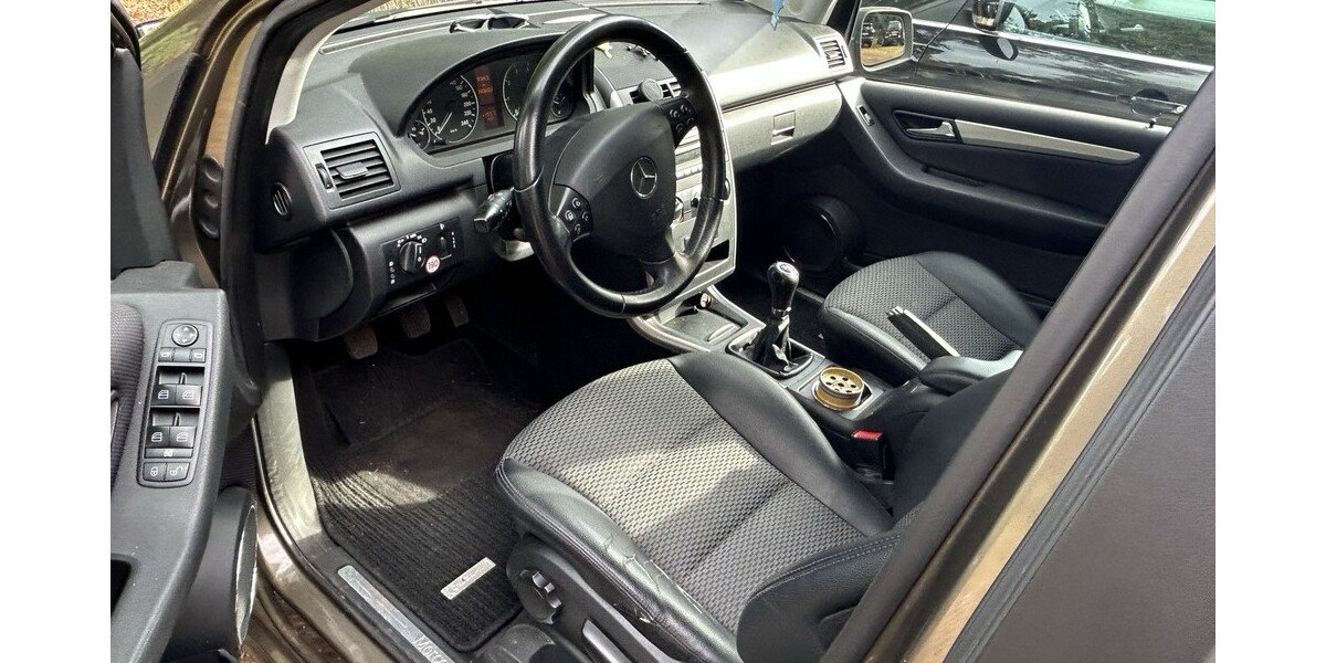 Mercedes-Benz 12.01.2009 193.333 km 3.300 &euro; Magdeburg 39104