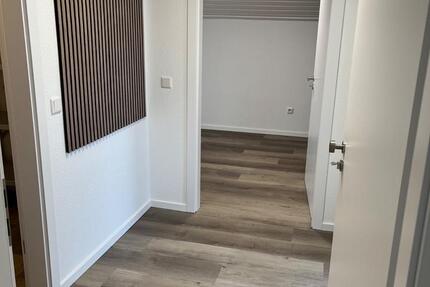 Top-sanierte DG-Wohnung mit Klimaanlage & Stellplatz – Zentral