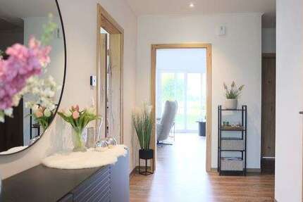 Haus Weener - 2 Zimmer, 121 m&sup2;, 1.295&euro; | Angebot:27315501