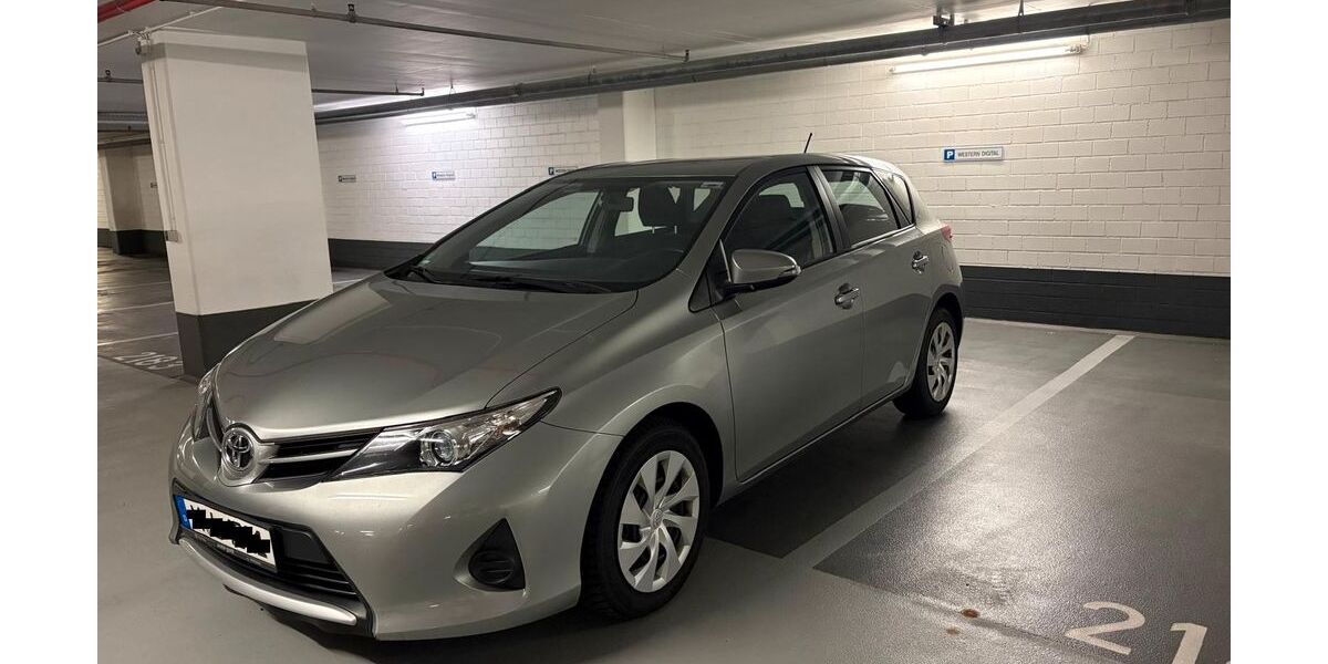 Toyota Auris 118.000 km 7.490 &euro; Aschheim-Dornach 85609