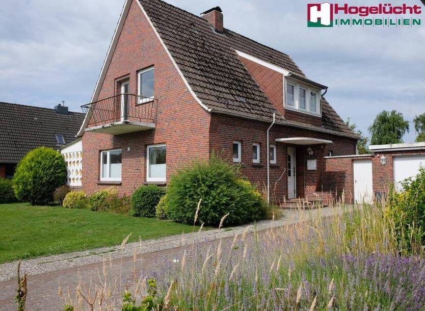 Ein kurzfristig zu beziehendes Einfamilienhaus mit NebengebäudeGarage