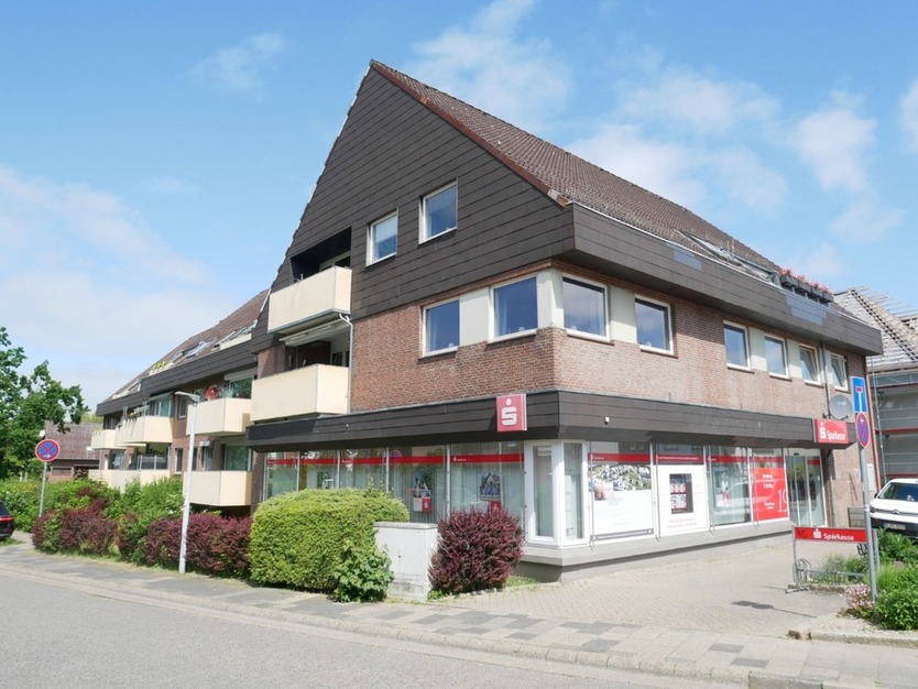 Geräumige, helle 3-Zimmer Dachgeschoßwohnung mit Balkon in 24837 Schleswig zu verkaufen. 3 zimmer