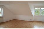 Top gepflegte 3-Zimmer DG-Wohnung mit EBK und Balkon