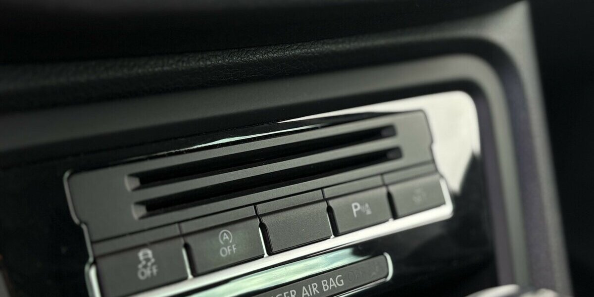 VW Sharan 2.0 TDI Comfortline 7.SITZ/NAVI/SHZ/DSG 107.728 km 21.800 &euro; Villingen-Schwenningen 78054