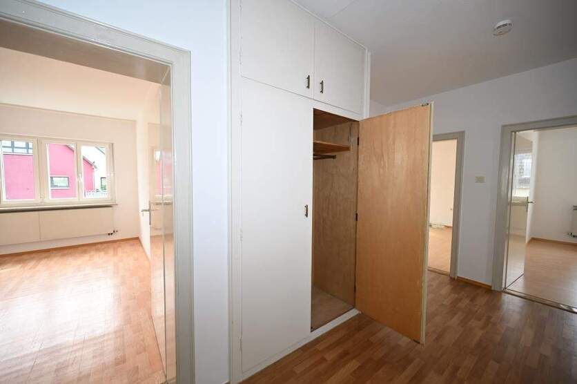 Wohnen im ruhigen Umfeld! Ältere und preiswerte 3-Zimmer-Wohnung in schöner Größe 3 zimmer