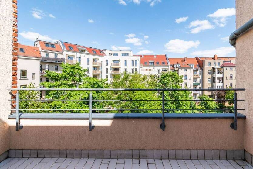 SCHLEUßIGER ImmobilieNINVESTMENT 4 attraktive Wohneinheiten in einem Mehrfamilienhaus in Toplage