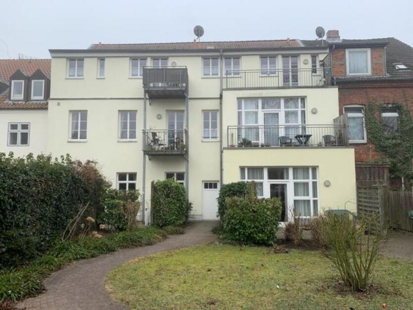 Helle 2 Zimmer Wohnung mit Balkon und Fahrstuhl zu vermieten