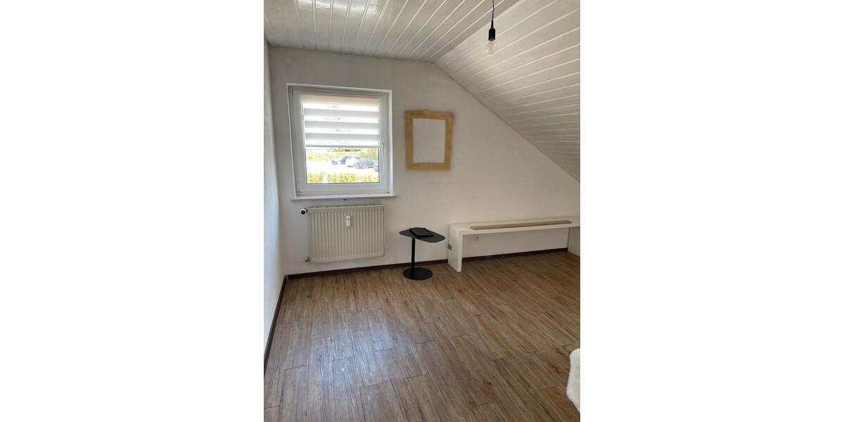 Dachgeschoßwohnung Villingen-Schwenningen Schwenningen - 3 Zimmer, 95 m&sup2;, 1.150&euro; | Angebot:26288219