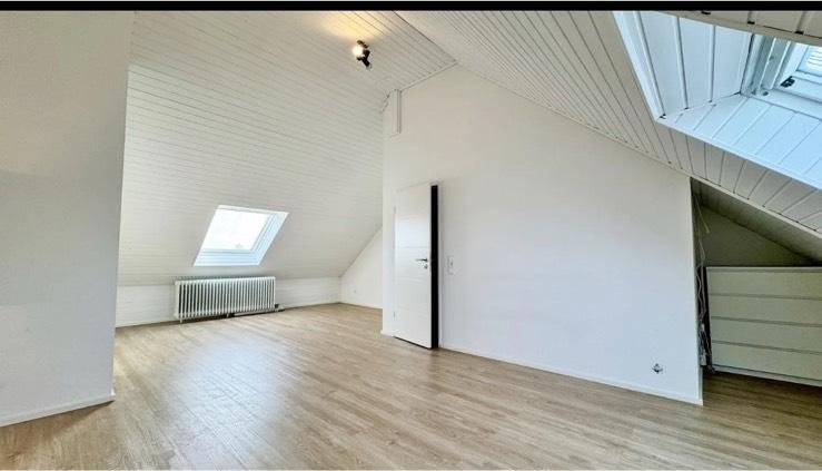 Reihenhaus Ratingen Hösel - 5 Zimmer, 140 m&sup2;, 1.800&euro; | Angebot:25877011