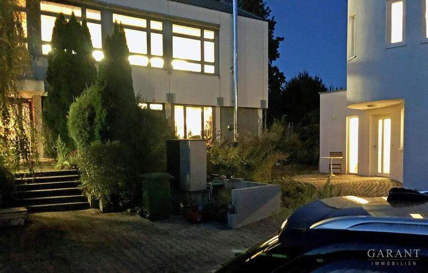 2 Gebäude: 1 Wohnhaus und 1 Bürogebäude mit ca. 415 qm Gesamtfläche - Viele Nutzungsmöglichkeiten! zimmer