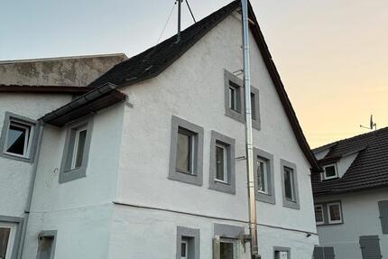 Haus Lauda-Königshofen Königshofen - 6 Zimmer, 150 m&sup2;, 1.400&euro; | Angebot:26399282