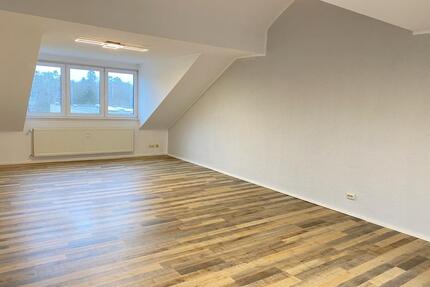 Helle 3-Zimmer-DG-Wohnung mit Einbauküche in Kaiserslautern, 87qm