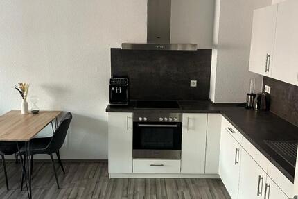 Neuwertige 2-Zi.-Wohnung mit EBKMöbelnBalkon im Europavierte