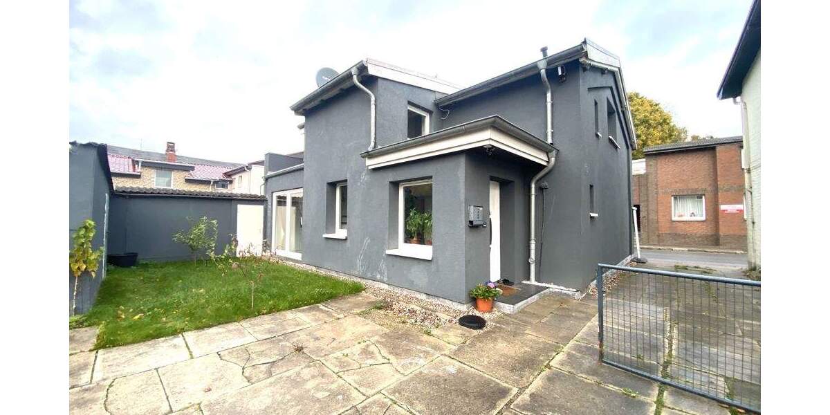 Saniertes Haus mit einigen Garagen - Eigennutzung oder Investition 5 zimmer