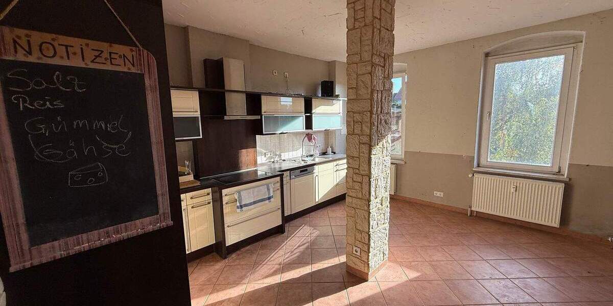 +++ Geräumige 4,5-Zimmer-Wohnung mit Renovierungsbedarf in Weißenfels +++ 4 zimmer