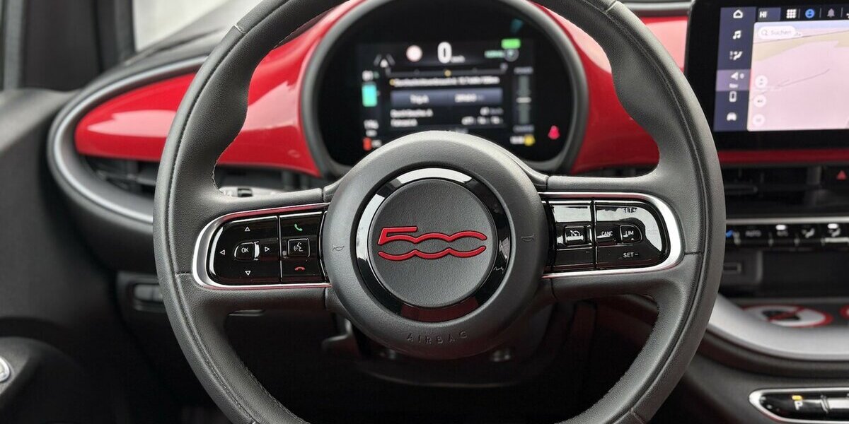 Fiat 500 E Cabrio Red NAVI/CARPLAY/KLIMA/DAB/1.HAND 37.863 km 16.900 &euro; Villingen-Schwenningen 78054