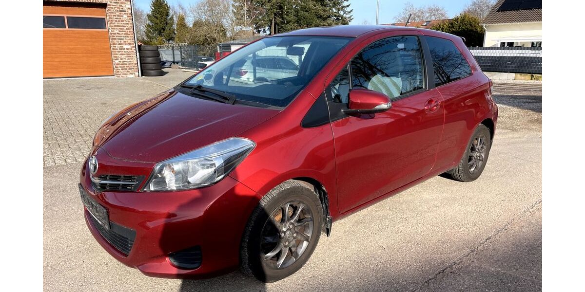 Toyota Yaris 205.261 km 3.900 &euro; Hürtgenwald OT Vossenack 52393