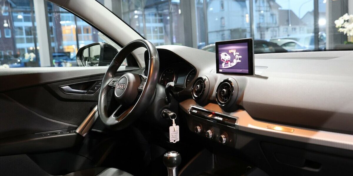 Audi Q2 1.4 TFSI SPORT / 1.HAND / ABN.AHK / PDC / SHZ 138.000 km 14.522 &euro; Hamm 59077