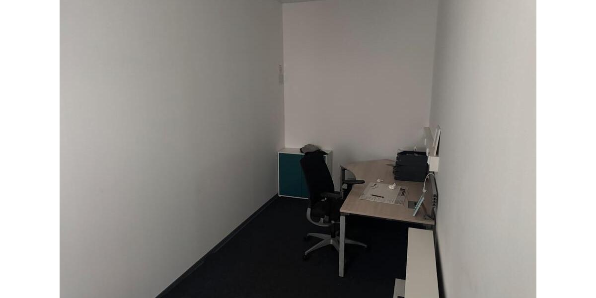 Wohnhaus und Wohnung und Lager mit Innenhof 80 m2 4 zimmer