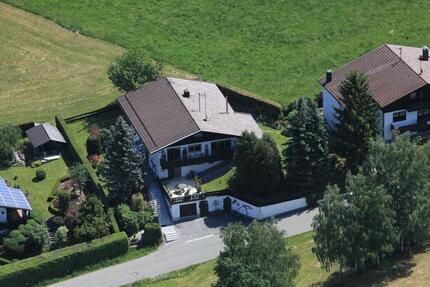 Haus Teisnach - 6 Zimmer, 213 m&sup2;, 1.350&euro; | Angebot:25712113