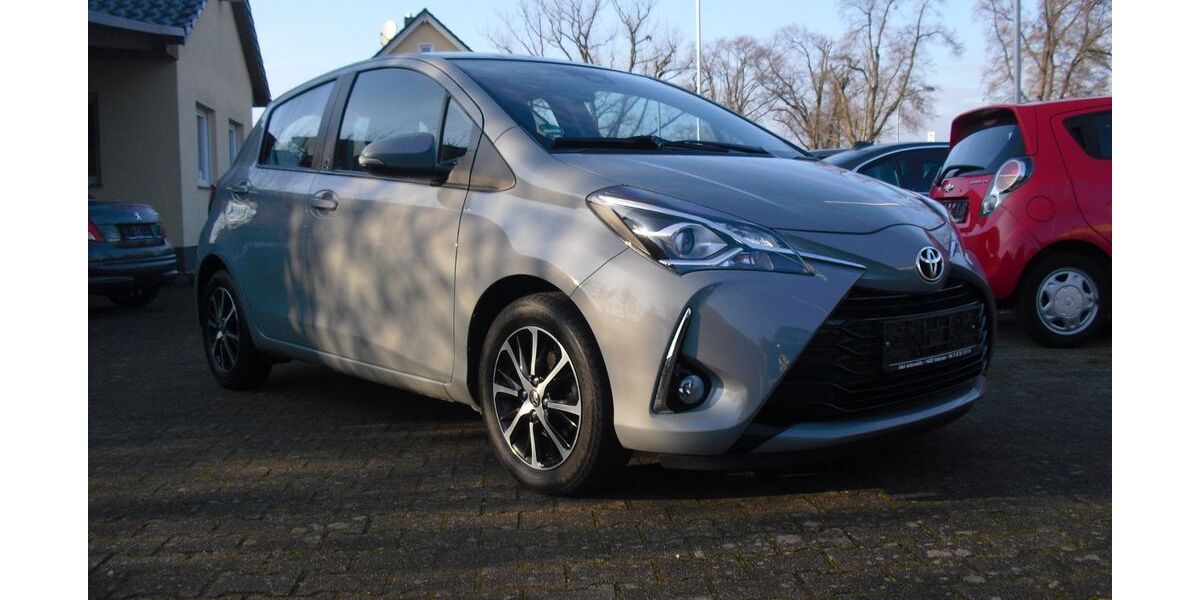 Toyota Yaris 52.695 km 11.850 &euro; Falkensee 14612